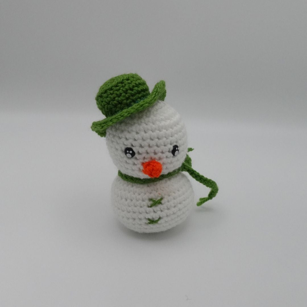 Bonhomme de neige chapeau vert
