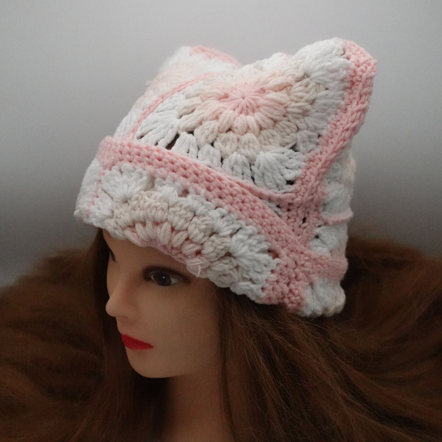 Bonnet granny rose blanc